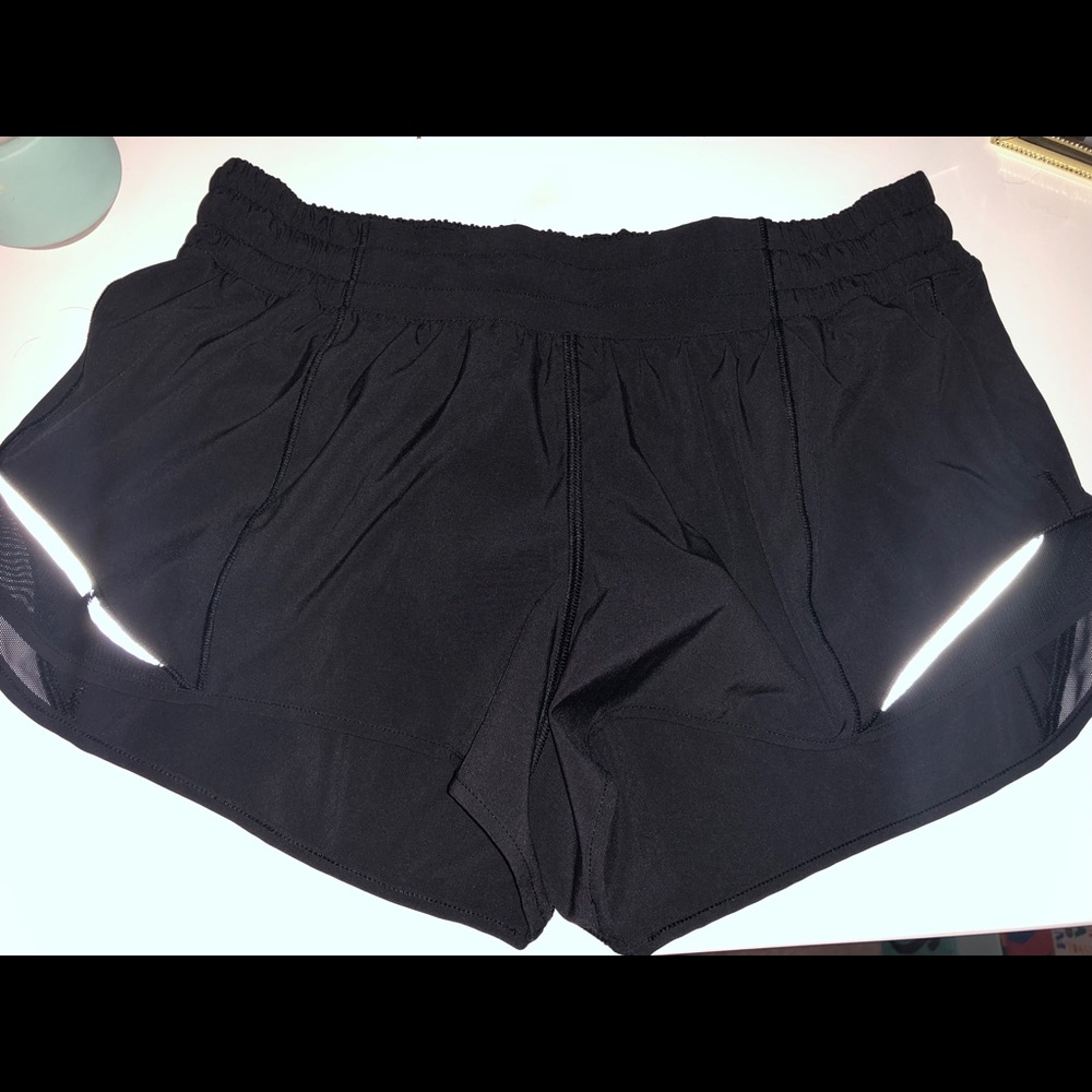 black lululemon hotty hot shorts II